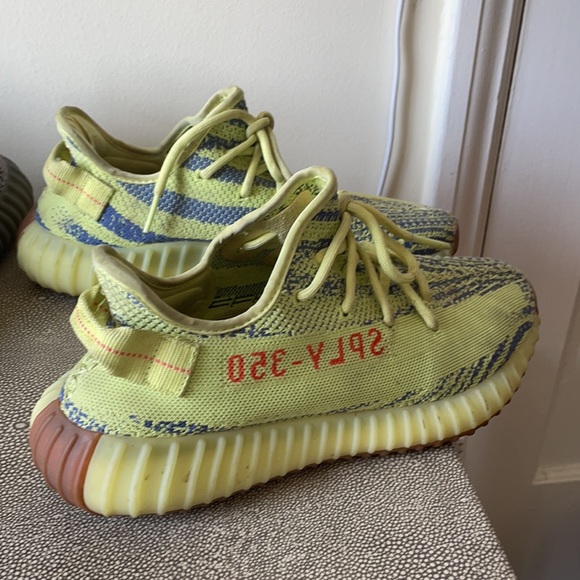 Yeezy barely worn 10 1/2